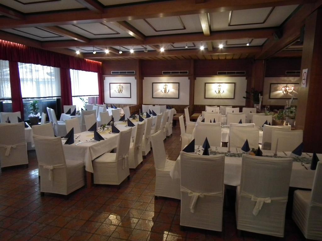 Hotel Die Traube アドモント エクステリア 写真